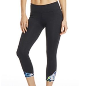 **MOVING SALE** Fabletics athletic Capri leggings